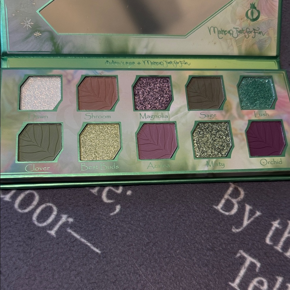Flora Story Palette by Unknown Brand - Vibrant Green and Multicolor Eyeshadow